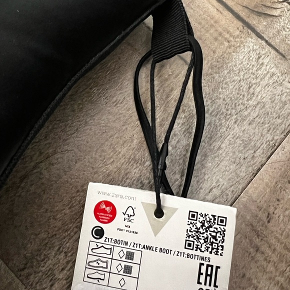 NEW ZARA BLACK LOW HEELED ANKLE BOOTS GORITG TRACK SOLE Size  40 faux leather - Picture 5 of 8